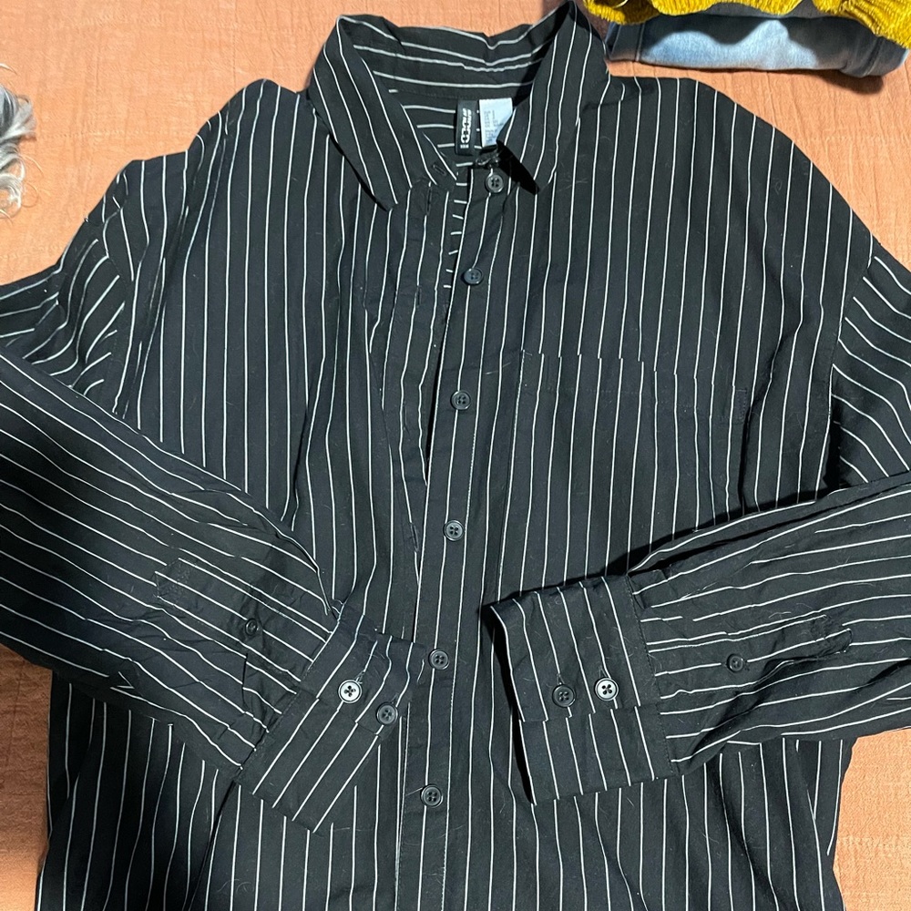 Button up - Picture 3 of 3